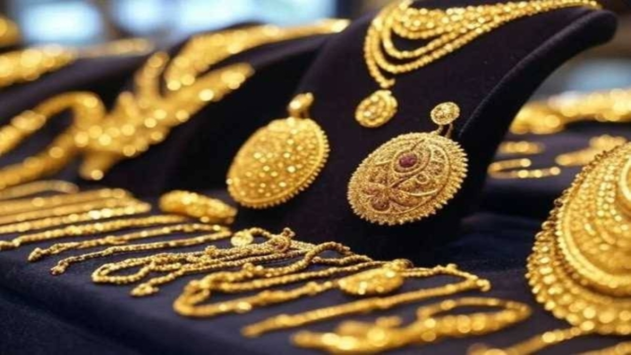 تحركات مفاجئة في أسعار الذهب اليوم الاثنين بعد صعود عيار 21 بقيمة 100 جنيه بالصاغة